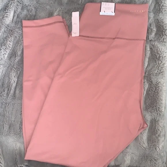 NWT VS Incredible Studio High Rise Legging 16 - Picture 2 of 6